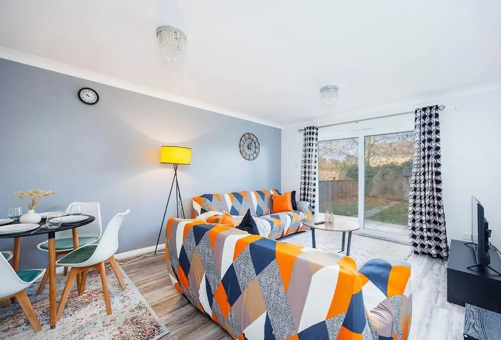Charming 2Bed House Villa Barking